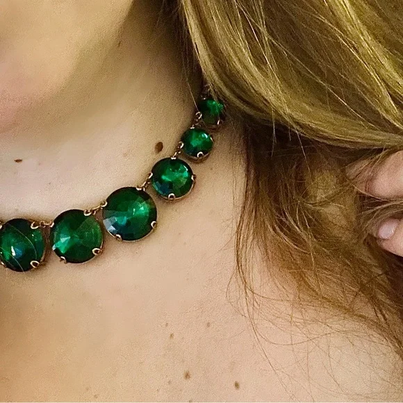 Elegant Emerald Green Crystal Necklace from Henri Bendel - Picture 2 of 3